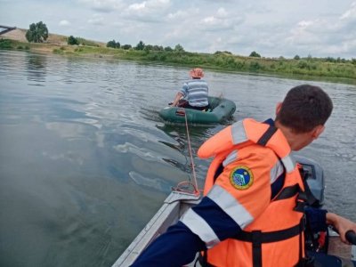Спасатели в Башкирии помогли рыбаку добраться до берега