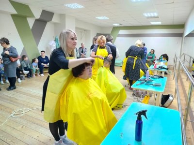 «Парикмахеры добра» в Башкирии подстригли бойцов СВО и их семьи