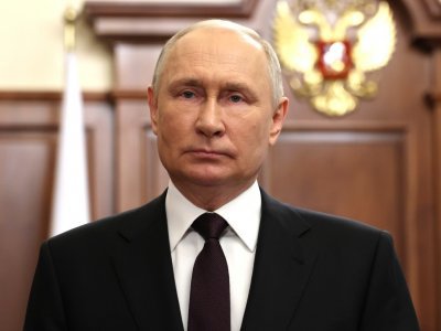 Владимир Путин поздравил россиян с Днем государственного флага России