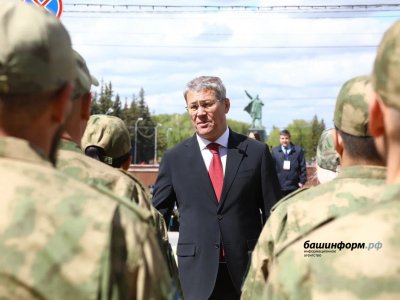 Радий Хабиров пообщался с бойцами мотострелкового полка «Башкортостан»
