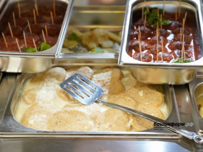 В Башкирии в школьном меню появятся митболы, яблочные чипсы и наггетсы