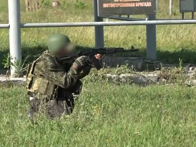 Военнослужащие мотострелкового полка «Башкортостан» осваивают навыки ведения боя в городе