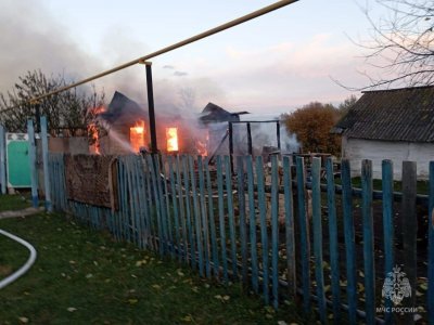 В Башкирии муж с женой получили серьезные ожоги, спасая детей из горящего дома