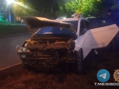В Уфе во встречном ДТП с «Хендай Солярис» пострадали пассажирки из «Киа Рио»