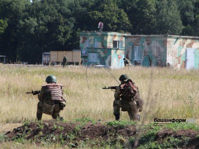 Штурмовики мотострелкового полка «Башкортостан» взяли опорный пункт условного противника