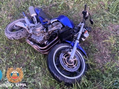 В Уфе 19-летний мотоциклист врезался в попутную иномарку, есть пострадавшие