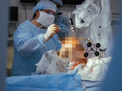 В уфимской клинике появился оперирующий робот-хирург из Южной Кореи