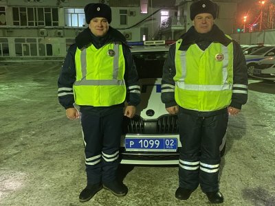 Сотрудники ГИБДД Башкирии на трассе спасли туристок из Самарской области в 40-градусный мороз