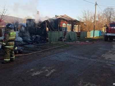 Этой ночью в селе Башкирии загорелись два многоквартирных дома, есть погибший