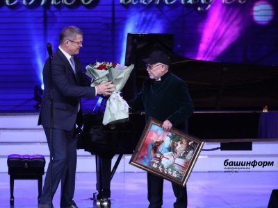 Глава Башкирии поздравил легендарного композитора Рима Хасанова с юбилеем