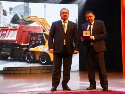 Алан Марзаев вручил награды сотрудникам ЖКХ