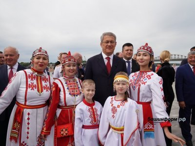 Глава Башкирии поздравил с праздником участников спортивного фестиваля в Уфе