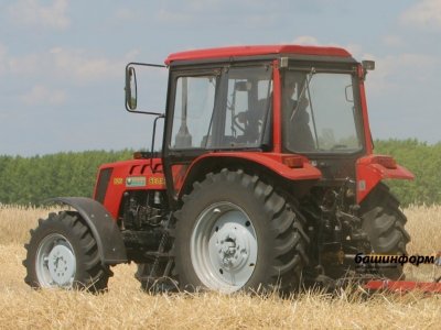 Двое жителей Башкирии перечислили по 800 тысяч рублей за несуществующие трактор и иномарку