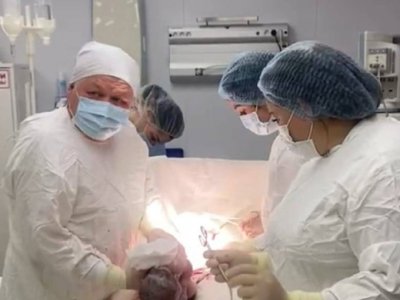 В Уфе врачи провели кесарево сечение беременной женщине с огромной доброкачественной опухолью матки