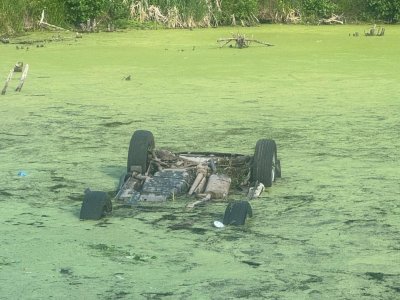 В Башкирии водитель с пассажиркой едва не утонули в пруду после встречного ДТП