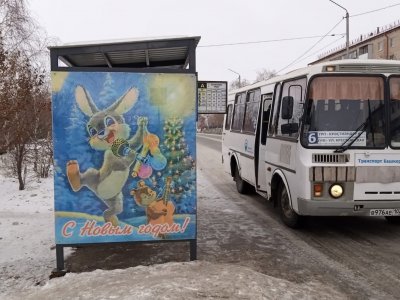 На остановках города Башкирии «поселились» сказочные зайцы