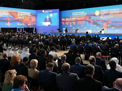 Радий Хабиров принял участие в пленарном заседании ПМЭФ-2023