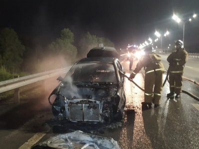В Башкирии на трассе Уфа - Оренбург сгорел автомобиль
