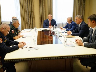 Радий Хабиров встретился с командующим Приволжским округом войск национальной гвардии РФ