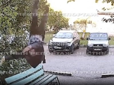 Житель Башкирии упал с высоты на скамейку и выжил