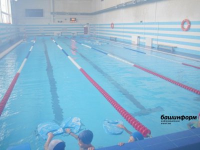 Айбулат Хажин отметил эффективность введения уроков плавания в школах Башкирии