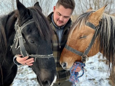 Две лошади башкирской породы заступили на боевой пост на передовой