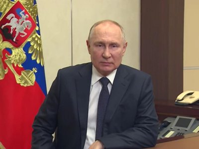 Владимир Путин поздравил сотрудников органов внутренних дел России с профессиональным праздником