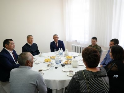 Глава Башкирии встретился в Куюргазинском районе с семьями участников СВО