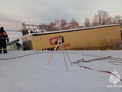 В Башкирии провалившаяся под лед фура с грузом весила 26 тонн