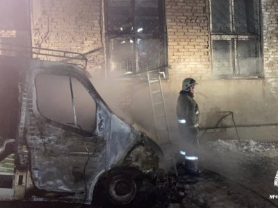 В Уфе ночью сгорели два автомобиля