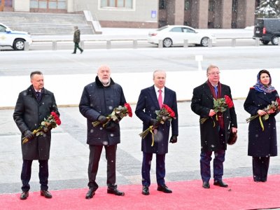 В Уфе гости Общероссийского юридического форума возложили цветы к памятнику Шаймуратову