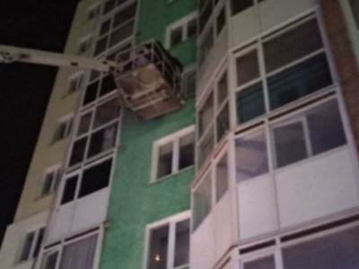 Пожарные в Башкирии спасли 11 жильцов многоэтажки с помощью автоподъёмника