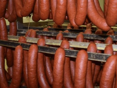 В Башкирии в халяльной колбасе трех производителей обнаружили свинину