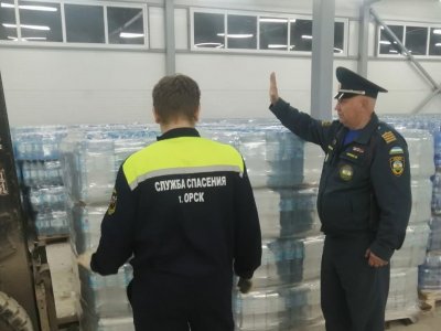 По поручению Главы Башкирии в Оренбургскую область доставлено более 80 тонн воды