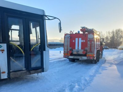 В Башкирии пассажирский автобус застрял в снегу
